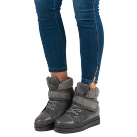 Varma grå stövlar 1