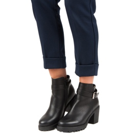 Kayla Svarta stövlar varje dag 1