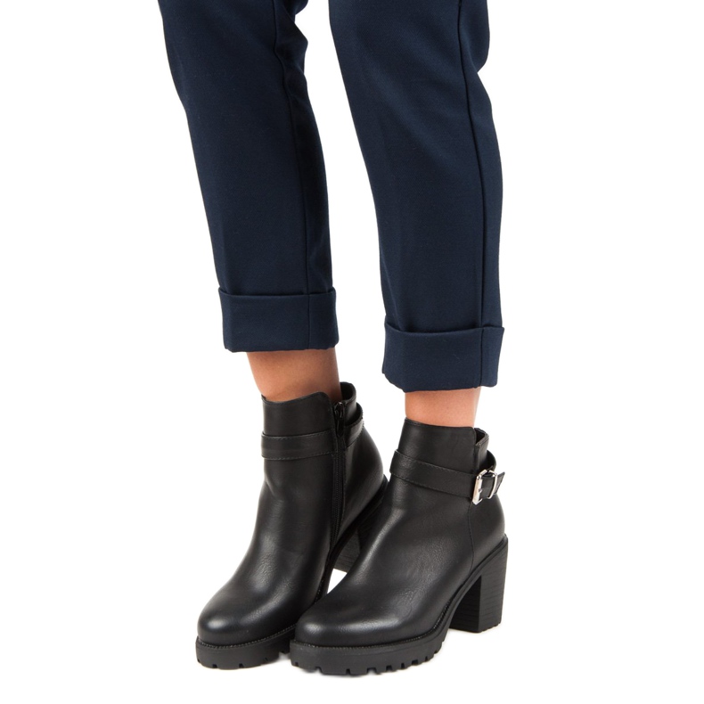 Kayla Svarta stövlar varje dag 1