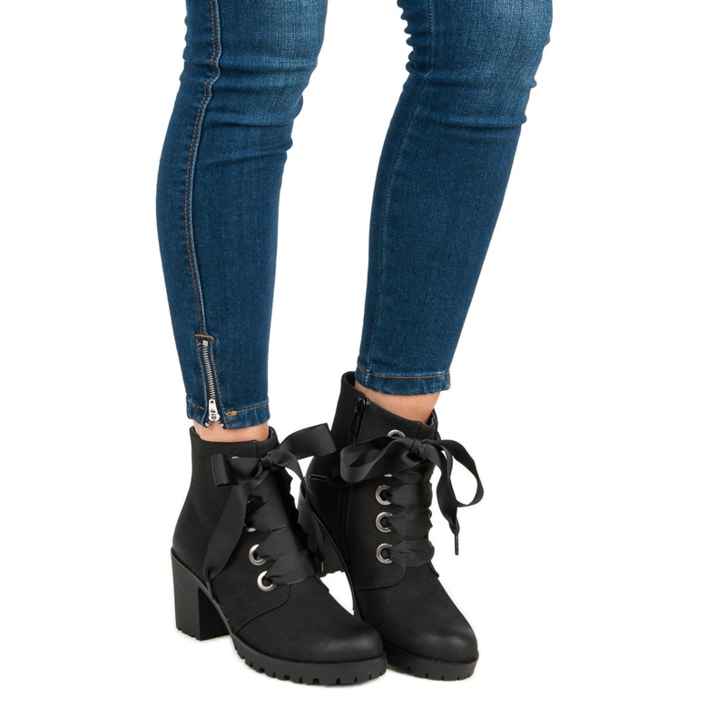 Trendiga svarta vinceza -stövlar 2