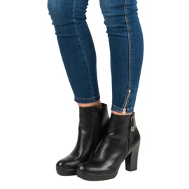 Klassiska stövlar på vinceza -stolpen svart 1