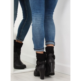 Svarta högklackade stövlar C386 Svart 1