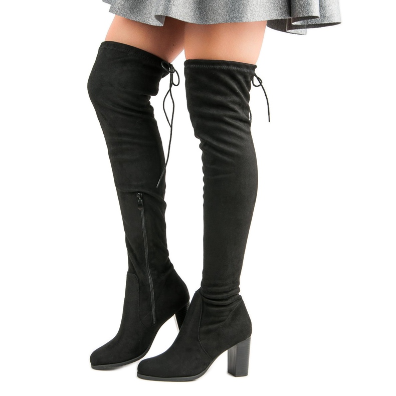 Seastar Svarta stövlar på stolpen 2