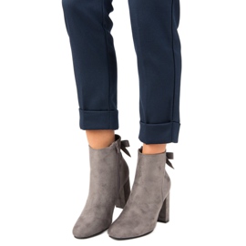 Ideal Shoes Snygga grå stövlar 2