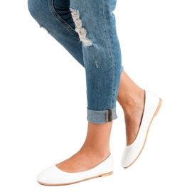 Top Shoes Lackerade ballerinor vit 2