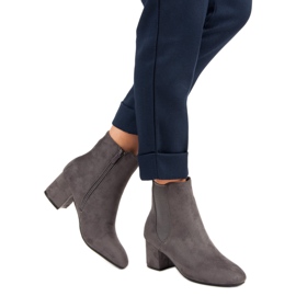 Top Shoes Högklackade stövlar i mocka grå 2