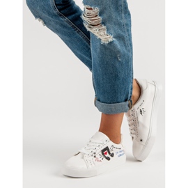 Snygga vita sneakers 1