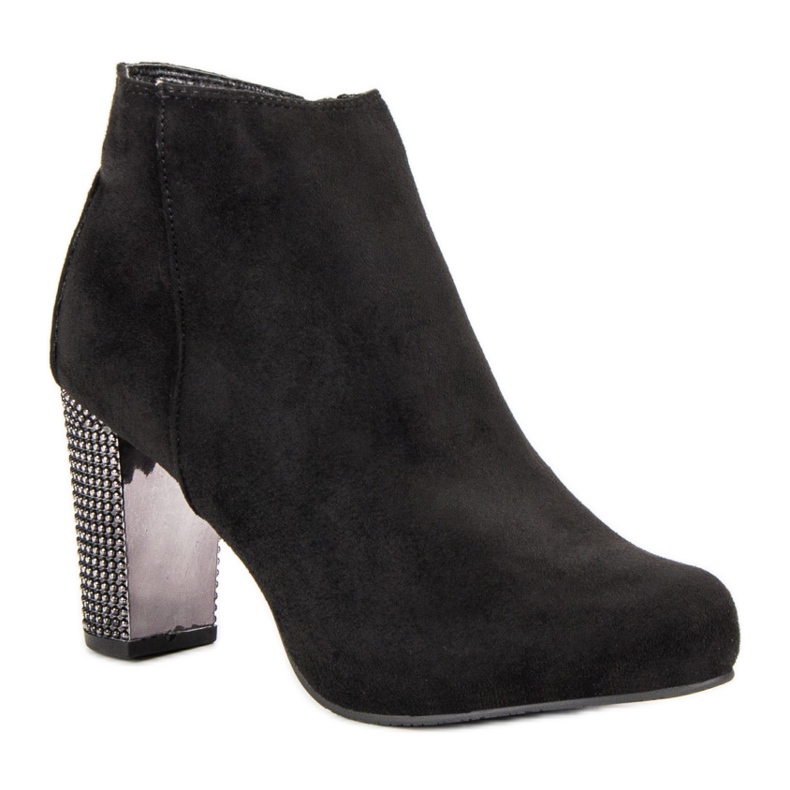 Eleganta stövlar på en stolpe svart 2