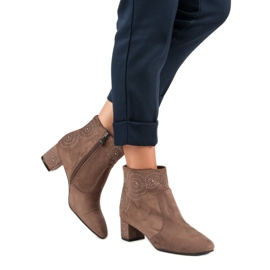 Snygga stövlar i mocka brun 1