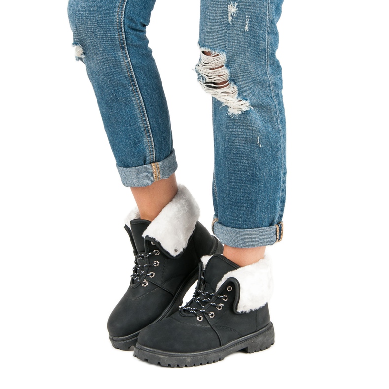 Svarta fällare med päls 2