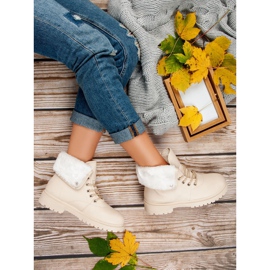 Beige fällare med päls 1