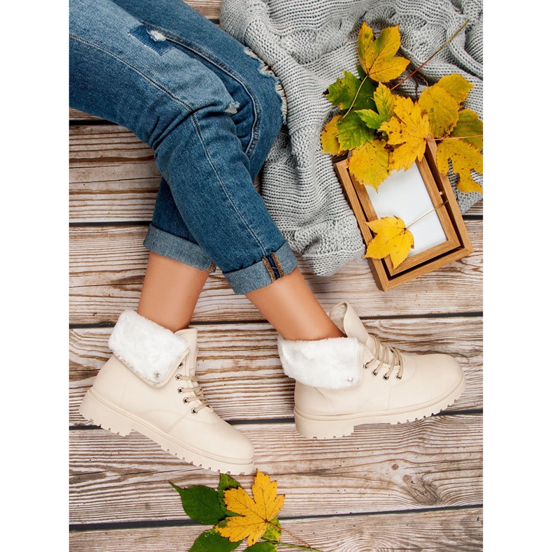 Beige fällare med päls 1