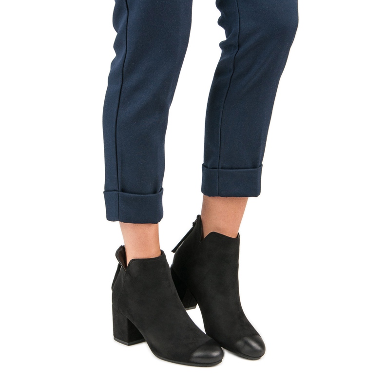 Högklackade stövlar i mocka från VINCEZA svart 2