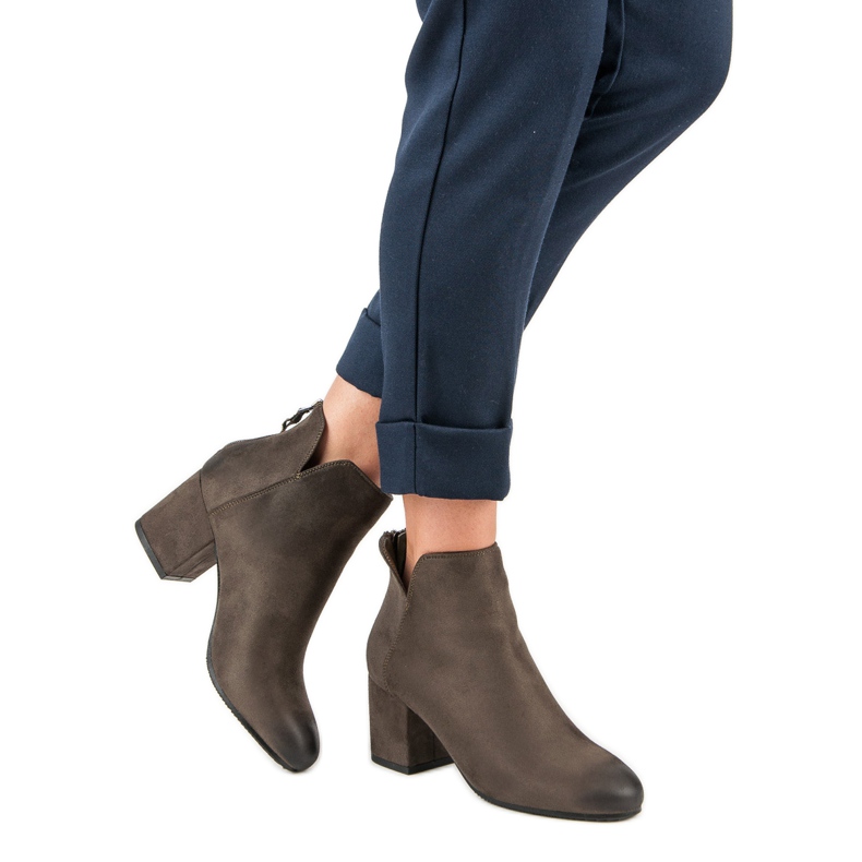 Högklackade stövlar i mocka från VINCEZA grön 2