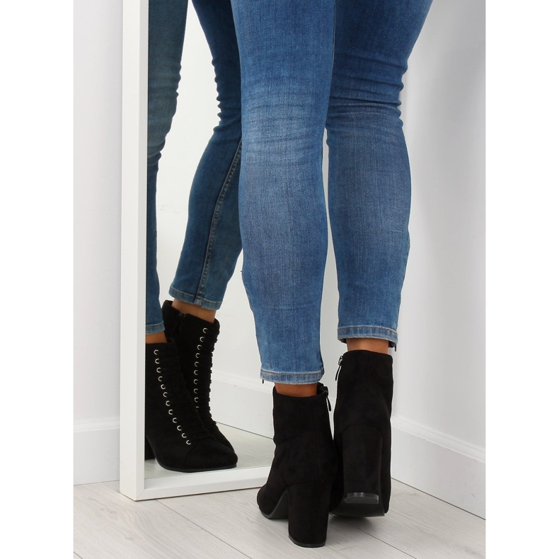 Stövlar på en stabil häl svart SP03 Svart 1