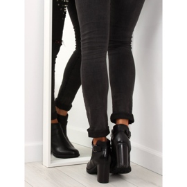Svarta högklackade stövlar 3439 Svart 1