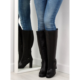 Svarta högklackade stövlar QT02P Svart 2