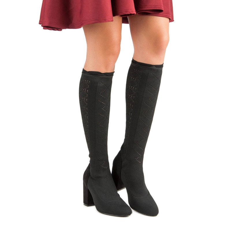 Openwork stövlar på en stolpe svart 2