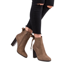 Super Mode Eleganta stövlar på en stolpe brun 2