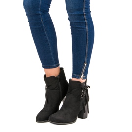 Super Mode Svarta fotkängor på stolpen 1