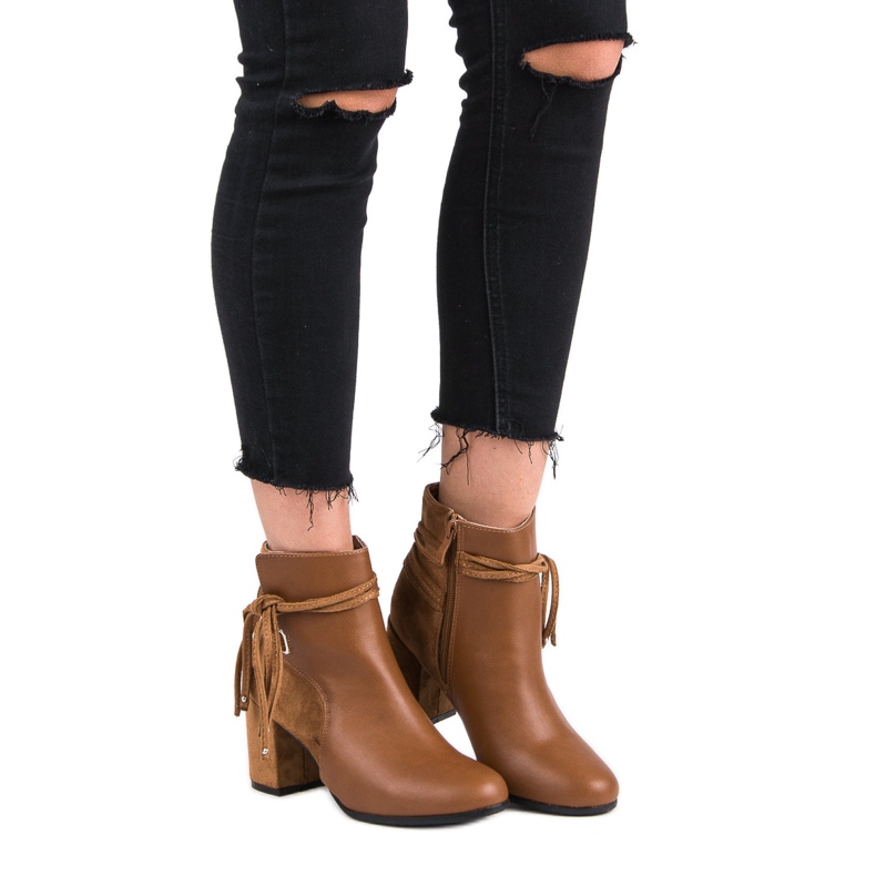 Nio Nio Kamel stövlar på ett inlägg brun 1