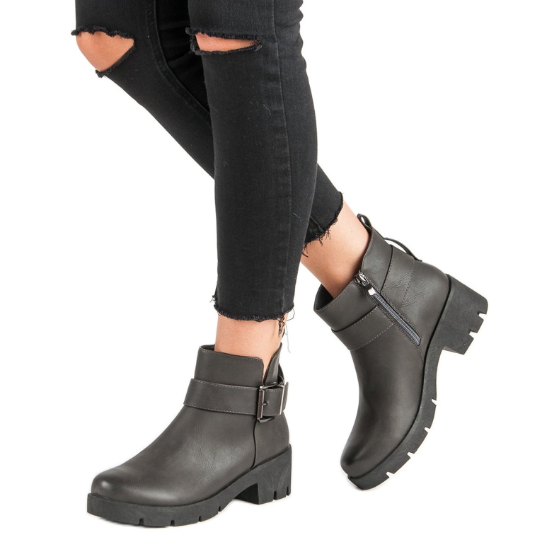 Kayla Grå arbetare på plattformen 2