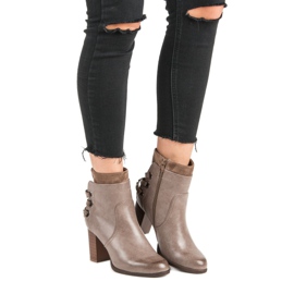 Super Mode Eleganta stövlar på en stolpe brun 1