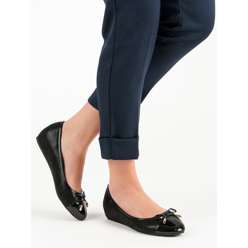 Moderiktiga ballerinor svart 1