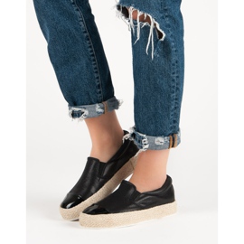 Trendiga svarta sneakers 1