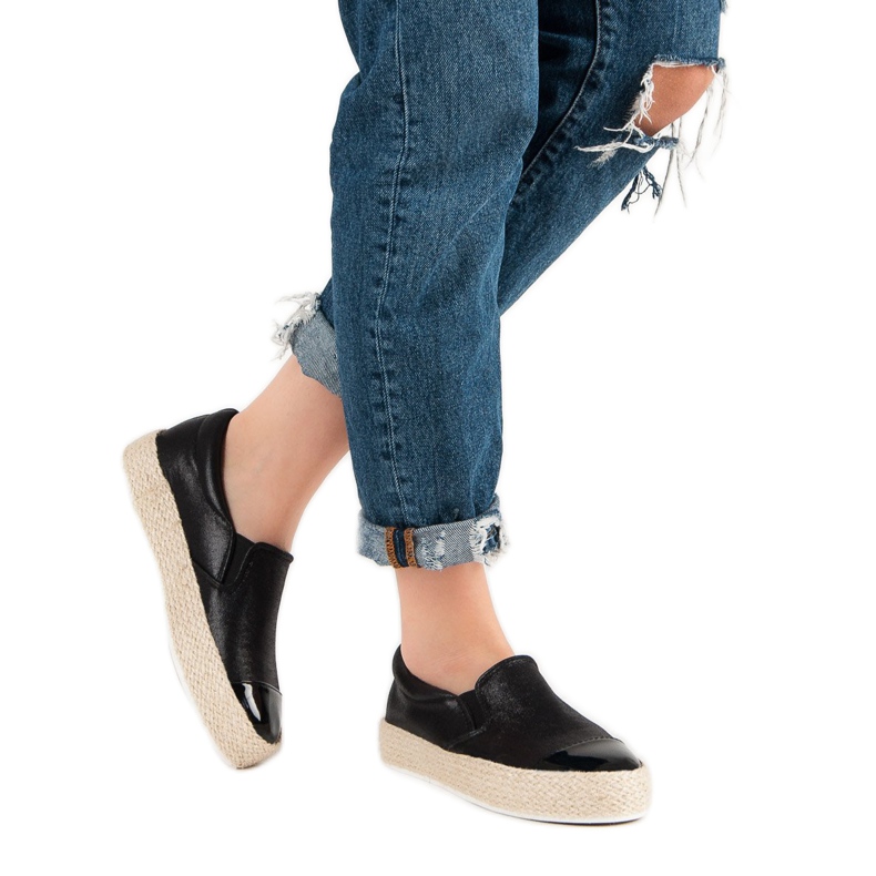 Trendiga svarta sneakers 2