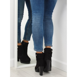Svarta högklackade stövlar BK3233 Svart 1