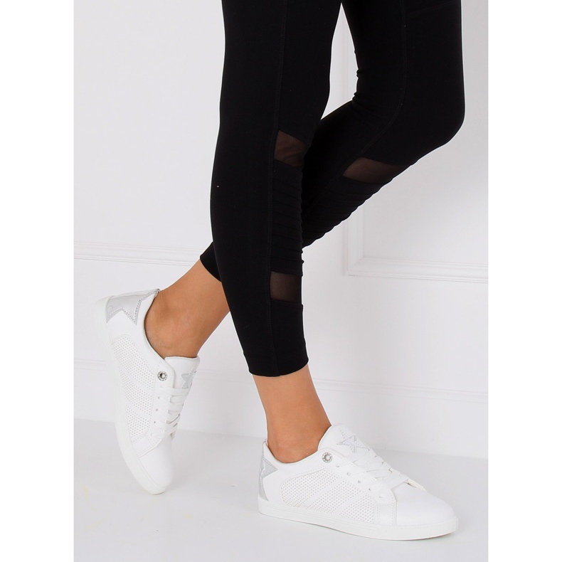 Vita sneakers med en stjärna A6213 VIT / SILVER 1