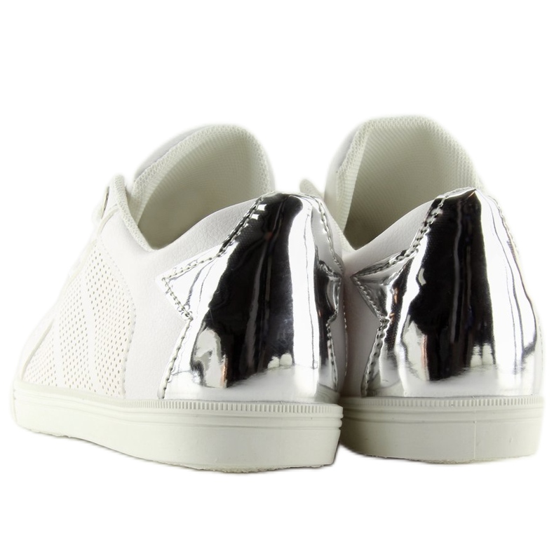 Vita sneakers med en stjärna A6213 VIT / SILVER 2