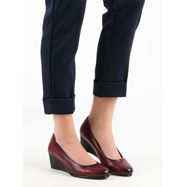 Klassiska pumpar på VINCEZA -kilen röd 1