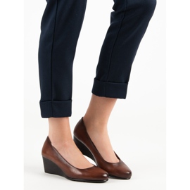 Klassiska pumpar på VINCEZA -kilen brun 1