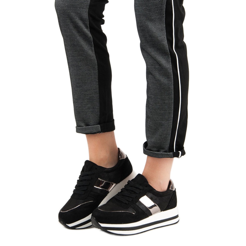 Bestelle Trendiga svarta sneakers 2