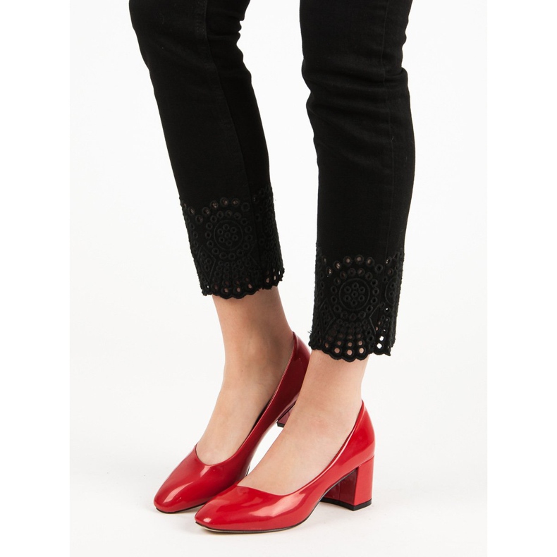 Diamantique Lackerade pumpar på en pelare röd 1