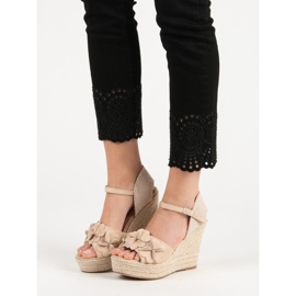 Top Shoes Beige sandaler med blommor 2