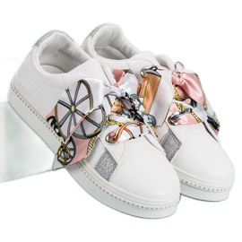 Sportskor bundna med ett band vit 1