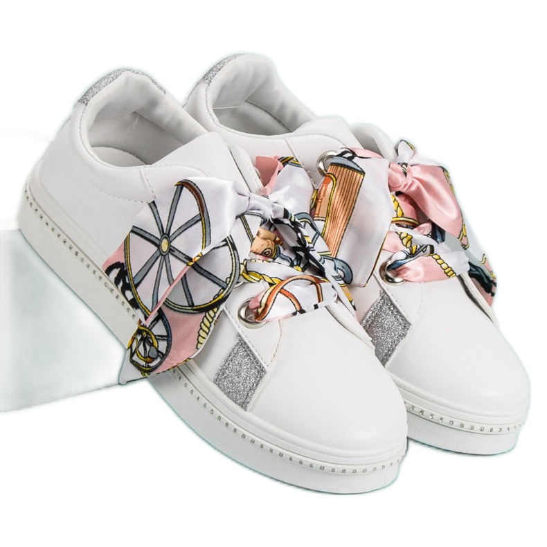 Sportskor bundna med ett band vit 1