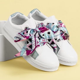 Sportskor bundna med ett band vit 1