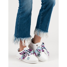 Sportskor bundna med ett band vit 2