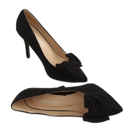 Pumpar på en svart LM-706 svart nål 1