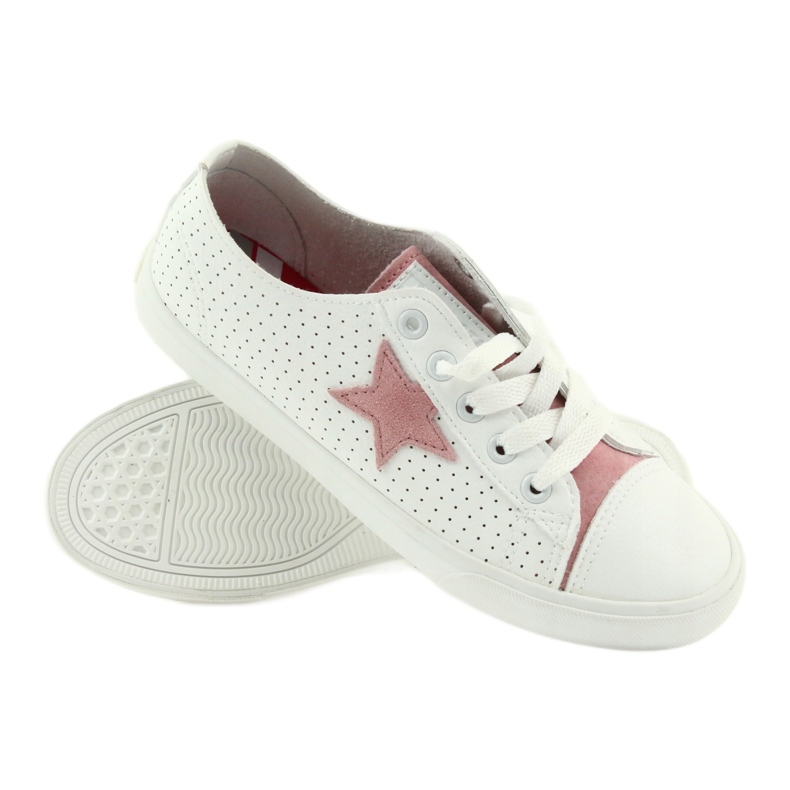 Big Star Kvinnors sneakers dekorerade med en stjärna 274691 vit 1