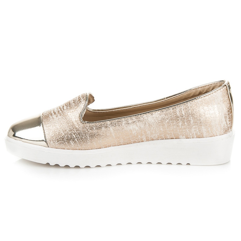 Nio Nio Golden Lords på plattformen gyllene 1