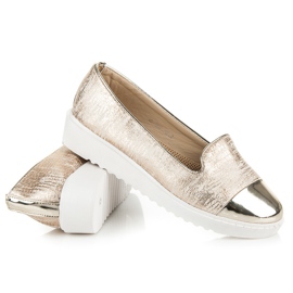 Nio Nio Golden Lords på plattformen gyllene 2