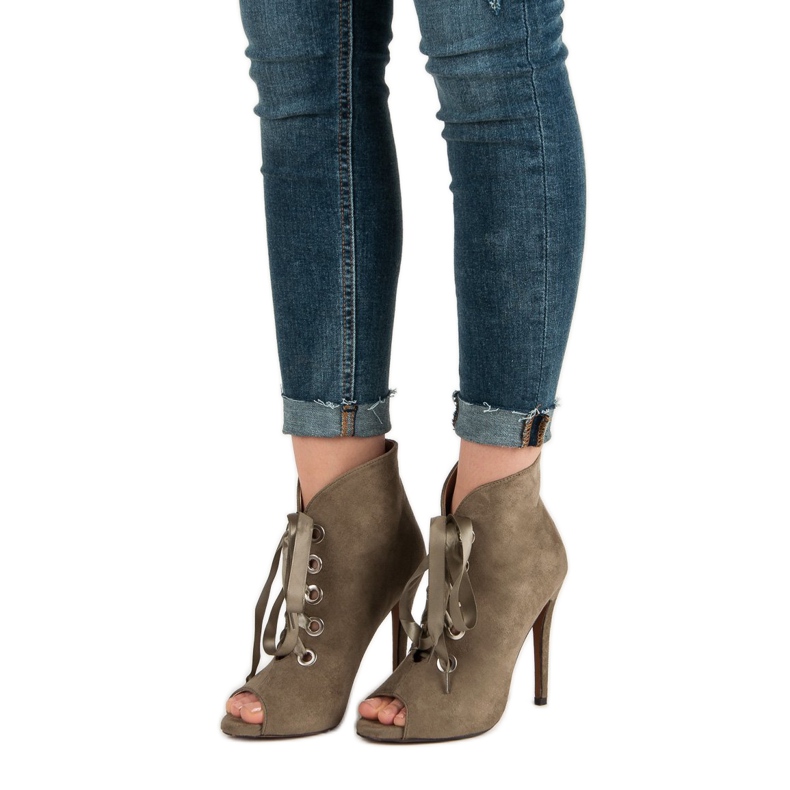 Bestelle Knutna stövlar med öppen tå grön 1