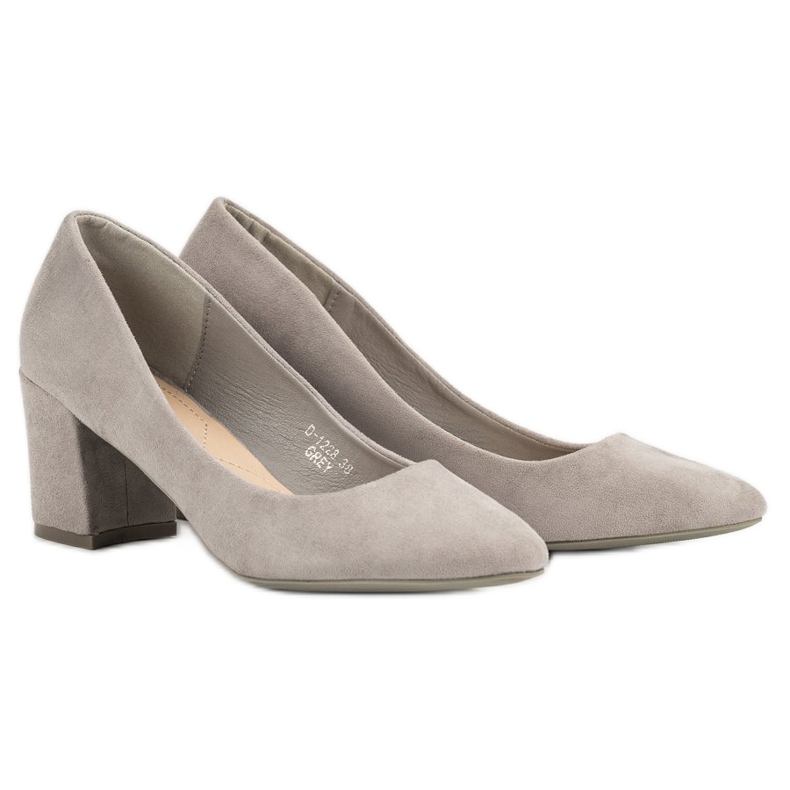 Ideal Shoes Grå pumpar på en pelare 2