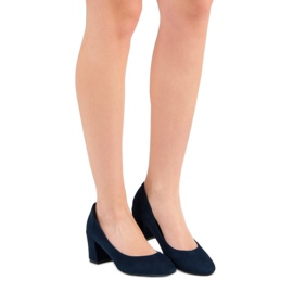 Ideal Shoes Marinblå pumpar på en pelare 1