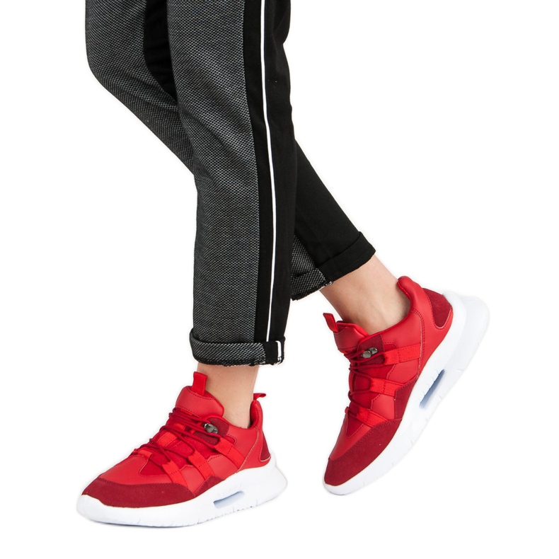 Ljusröda sneakers 2